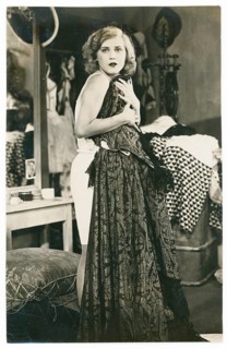 Else Elster, film, 1910-1998, German, scare, surprise, woman in a changing room with worried