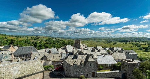 Saint Urcize. Aubrac Regional Natural Park. View of the village and the Romanesque church of