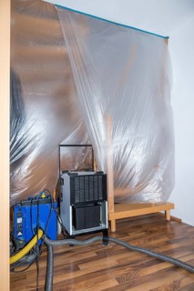 Thermal partition and dust protection wall with film in the hallway when drying screed and