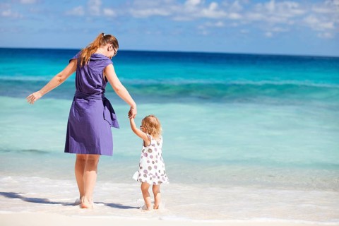 Mother and daughter on beach, Seychelles, La Digue, La Digue, Indian Ocean, Seychelles