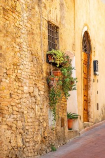 Old Town with stone arches and historic buildings of San Gimignano, Tuscany, UNESCO World Heritage,