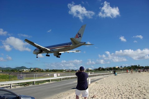 Caribbean, Guadeloupe, landing approach, airplane, passenger plane, beach, people, tourists