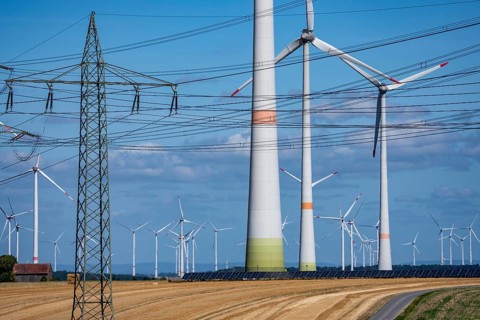 Wind farm near Marsberg-Meerhof, high-voltage lines, dry landscape, harvested grain fields, North