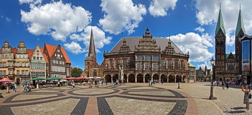Panorama of the Market Square with the Unser Lieben Frauen Church, City Hall and St. Peter