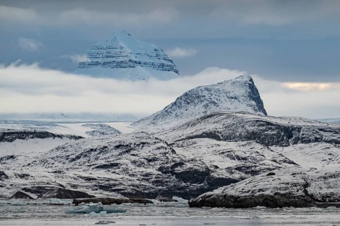 One of the three mountains: Tee Kroner (Three Crowns), Kronebreen or Kronengletscher Glacier,
