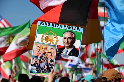 Supporters of Reza Pahlavi demonstrate in front of the Reichstag, including with numerous different
