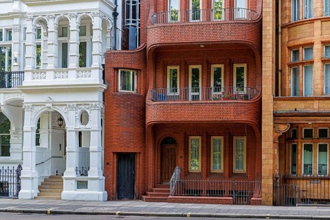 Secret London, the curved red brick facade of London's smallest house at 10 Hyde Park Place,