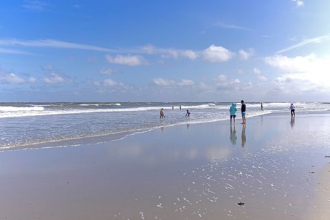 Waves, North Sea, beach, people, children, reflection, Wangerooge, East Frisia, Lower Saxony,