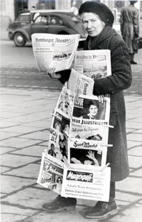 Hamburg, post-war period, poverty, outpatient business, elderly woman selling various newspapers in