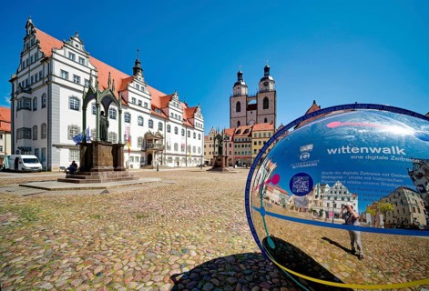 Market square with town hall, city church, town and parish church of St. Marien and globe with QR