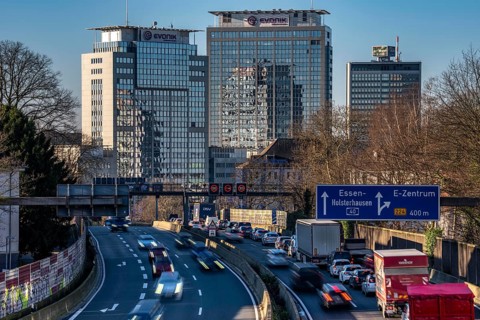 The A40 motorway, Ruhrschnellweg, in Essen, city skyline, Evonik office building, traffic jam in