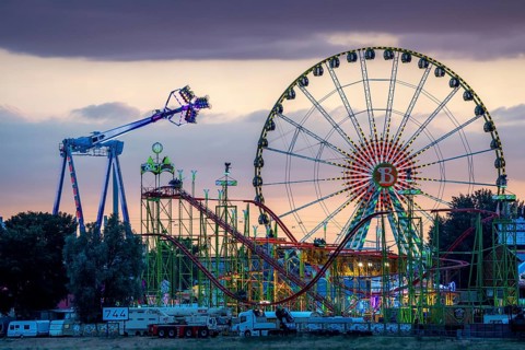 Rhine fair in the Rheinwiesen in Düsseldorf-Oberkassel, rides in the evening, with lots of