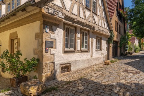 Holdergassen, former vineyard quarter, typical vineyard house, picturesque little alleys, 18th