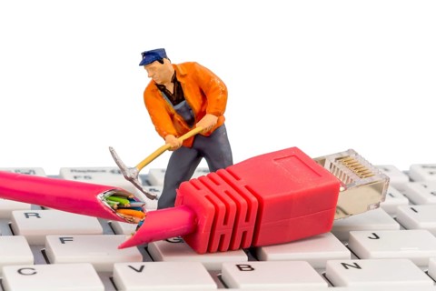 Worker, network plug, keyboard, symbolic photo for the Internet, Stopping, Maintenance, Problem