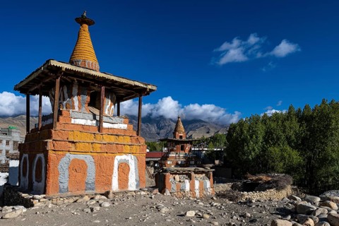 Buddhist stupa, also choerten, tsarang, mustang, upper mustang, former kingdom, Himalayas, Nepal