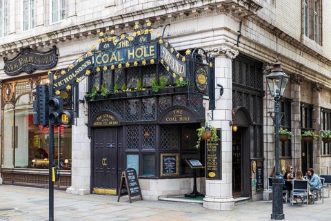 The Coal Hole, a Grade II listed Edwardian pub built by T E Collcutt, stands within Savoy Court on