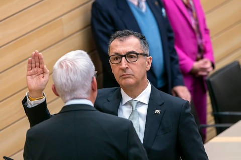 I swear ... The new Minister President is sworn in by State Parliament President Thomas Strobl. Cem