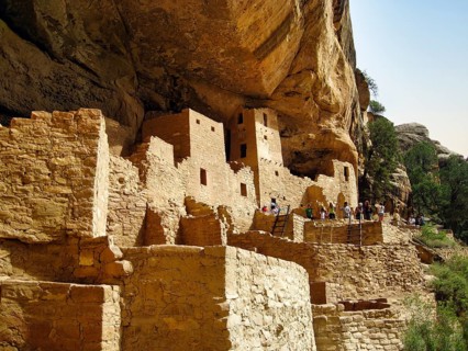 Tourist group, Cliff Palace, sandstone rock dwelling, abandoned place of worship of the Ancestral