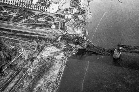 Historische Luftaufnahme, Im Herbst 1942 flog die deutsche Luftwaffe umfangreiche Angriffe auf die