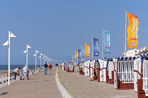 Beach chairs, flags, people, beach promenade, Norderney, East Frisia, Lower Saxony, Germany