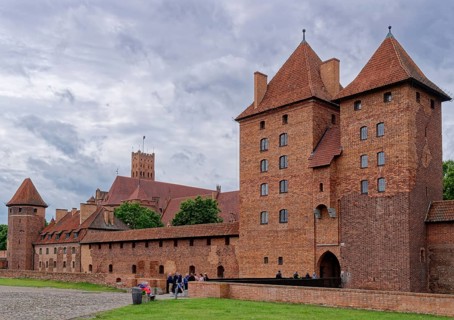 External fortifications of Malbork. The Malborku Castle, Zamek w Malborku, is a neo-Gothic lowland