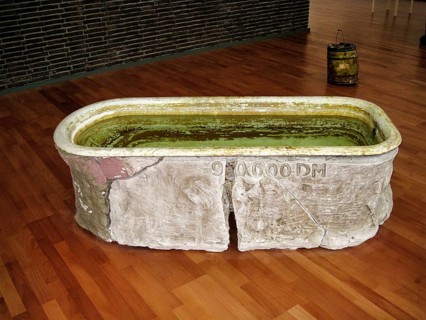 Quirky work of art bathtub, sculpture, object from everyday life, inscription, price 900, 000 DM,