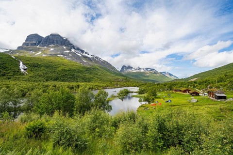 Traditional houses with grass roofs on Lake Litlvatnet, Renndølsetra, Innerdalen high valley,
