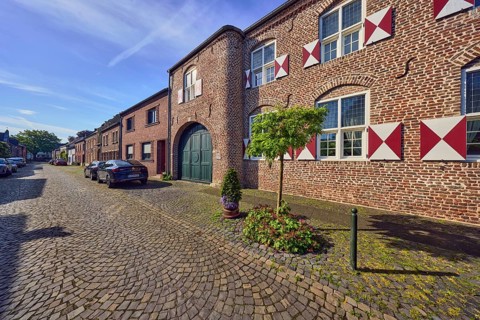 House Wachtendonk, old town center, historic brick building, façade with windows, shutters and wall