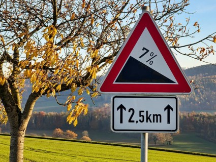 Hilly, agricultural landscape, road sign warns of slopes, sunny autumn weather, Rühle, Bodenwerder,