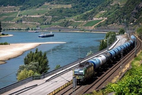 On the right bank of the Rhine between Rüdesheim and Koblenz, one of the busiest railway lines in