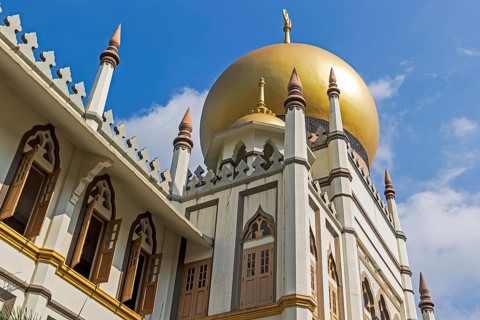 Golden dome and minarets of Masjid Sultan or Sultan Mosque rebuilt in 1932 to designs by Denis