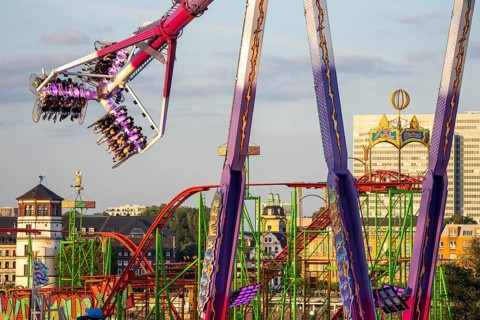 Rheinkirmes in den Rheinwiesen in Düsseldorf-Oberkassel, Infinity ride, the highest mobile overhead