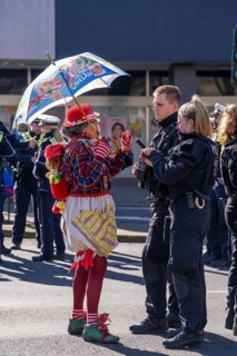 Rose Monday carnival parade in Düsseldorf, police officers secure the Rose Monday parade,