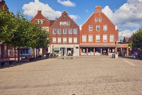 Drugstore, dm-drogerie markt GmbH, market pharmacy, pedestrian zone, brick buildings, historic