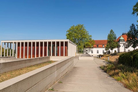 Museum of Modern Literature (li) and the Friedrich Schiller National Museum on the Schillerhöhe,