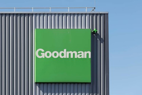 Goodman Deutschland GmbH, logo on a logistics hall, construction project developer, Logoport,