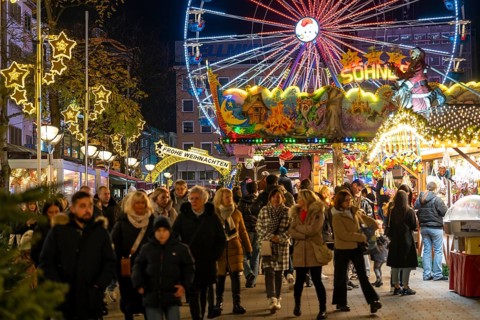 Christmas market in the city centre of Duisburg, Kuhstraße, Königstraße, with Ferris wheel, North