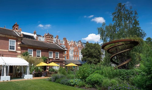 Restaurant, next to a spiral monument, at the same time modern corten steel trellis, lists the