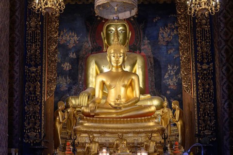 Bangkok, Thailand. February 20th 2025. Twin seated Golden Buddha Statues at the Wat