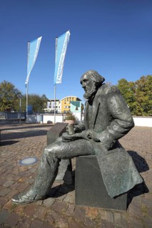 Life-size seated bronze sculpture, modern art, market square, Bad Vilbel, Hesse, Germany