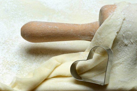 Rolled dough, dough roll and cookie cutter