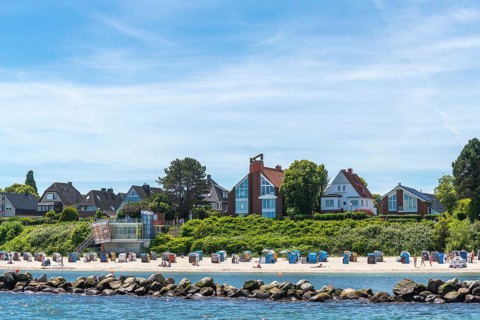 Beach with beach chairs and steep banks of Kiel Bay, Kiel, Schilksee district, Baltic Sea, leisure,
