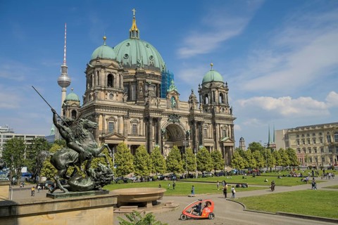 Lion fighter on horseback by Albert Wolff, Berlin Cathedral, Lustgarten, Mitte, Berlin, Germany