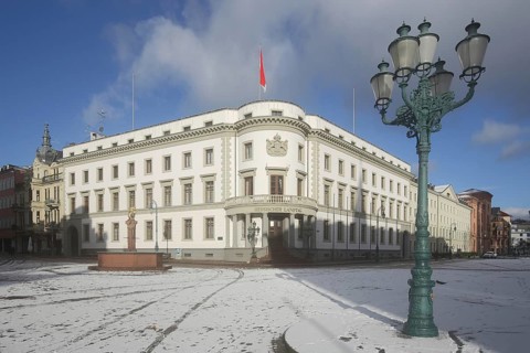 Hessian state parliament, classicist city palace built in 1841 in WinT4er with snow, candelabra,