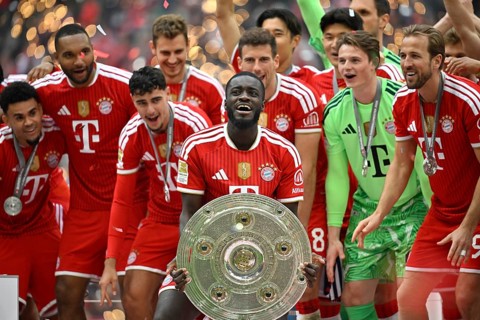 Dayot Upamecano FC Bayern Munich FCB (02) Goalkeeper Jonas Urbig FC Bayern Munich FCB (40) Harry