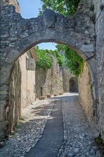 Porte Vieille, gateway to the medieval upper town, Vaison-la Romaine, Provence, France