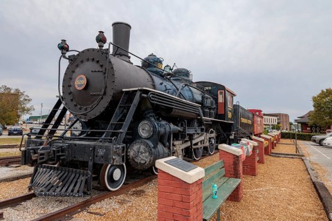Historic Tennessee Central train with BAldwin Locomotive Works Engine 509, a coal car and a caboose