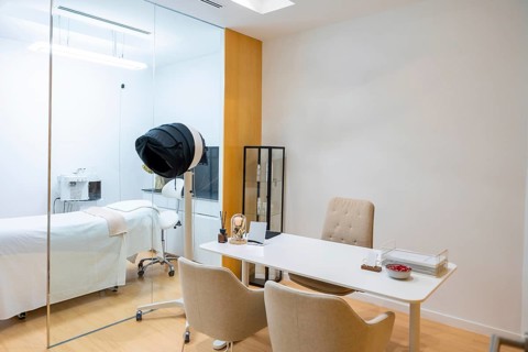 Clean and bright interior of a contemporary aesthetic clinic, featuring a private consultation desk
