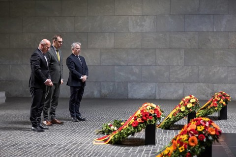 Kai Wegner (CDU, Governing Mayor of Berlin), Oleksii Makeiev (Ambassador of Ukraine) and Konrad Arz