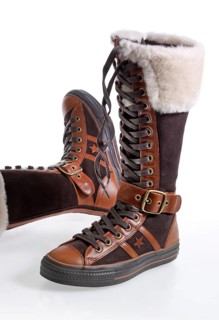 1 pair of boots, women's boots, in front of a white background, studio shot